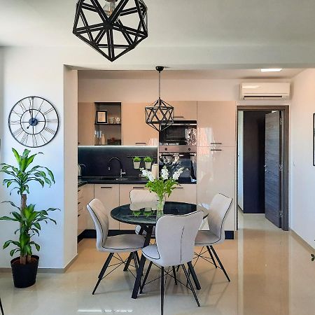 Enjoy Pula - New Apt With Terrace And Free Parking Garage Esterno foto