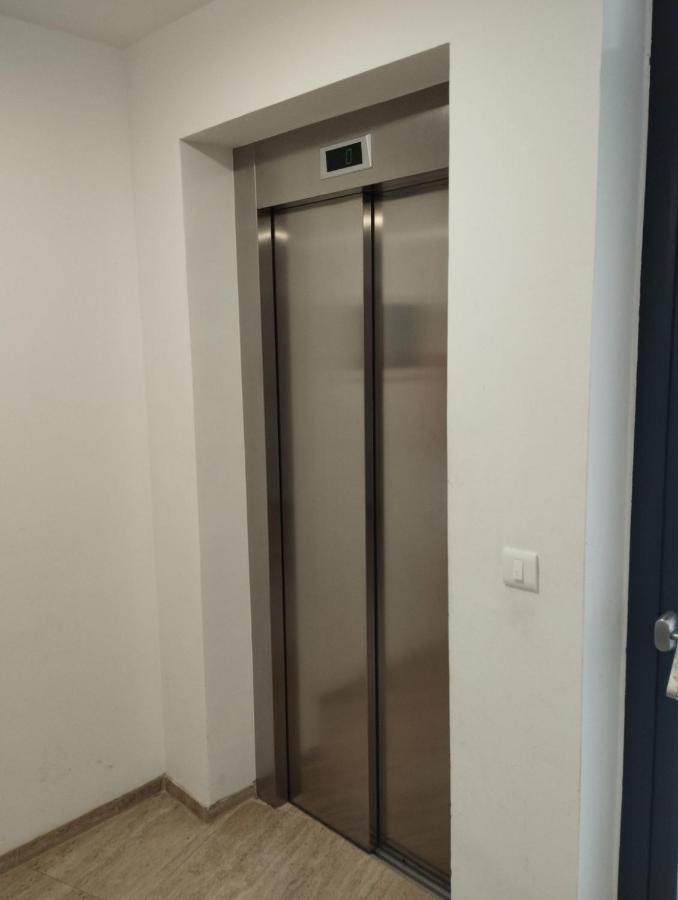 Enjoy Pula - New Apt With Terrace And Free Parking Garage Esterno foto