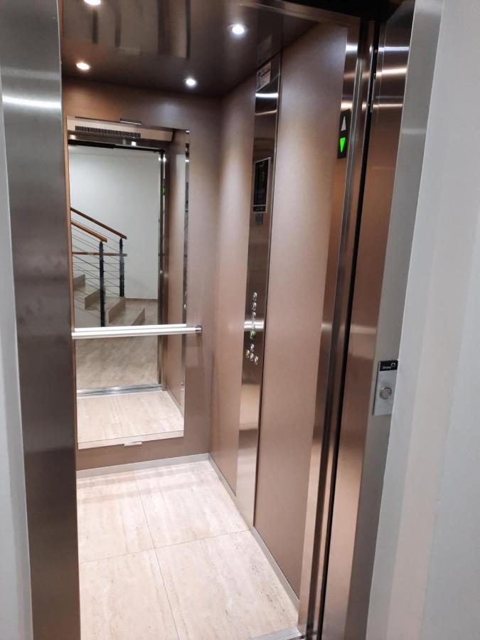 Enjoy Pula - New Apt With Terrace And Free Parking Garage Esterno foto