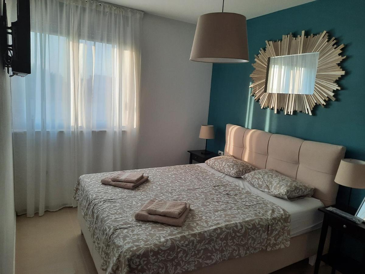 Enjoy Pula - New Apt With Terrace And Free Parking Garage Esterno foto