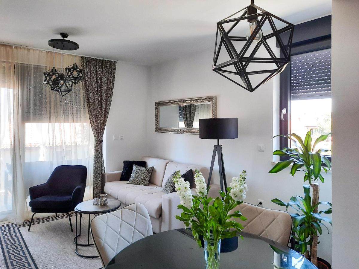 Enjoy Pula - New Apt With Terrace And Free Parking Garage Esterno foto